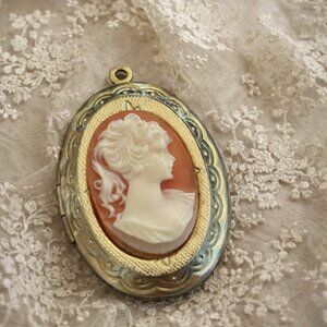 Vintage Victorian Ornate Romantic Aesthetic Cameo Locket Pendant